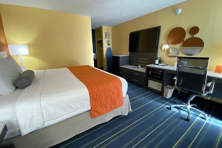 Room 12 of 28