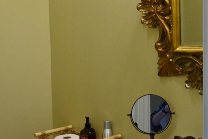 Room 28 of 63
