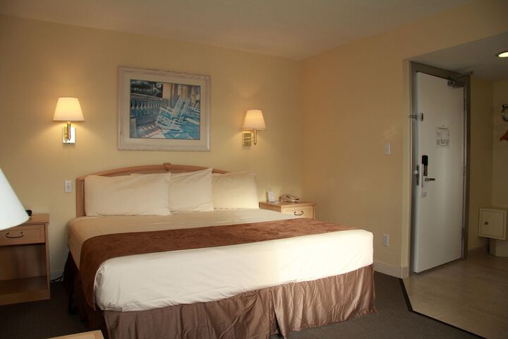 Room 15 of 34