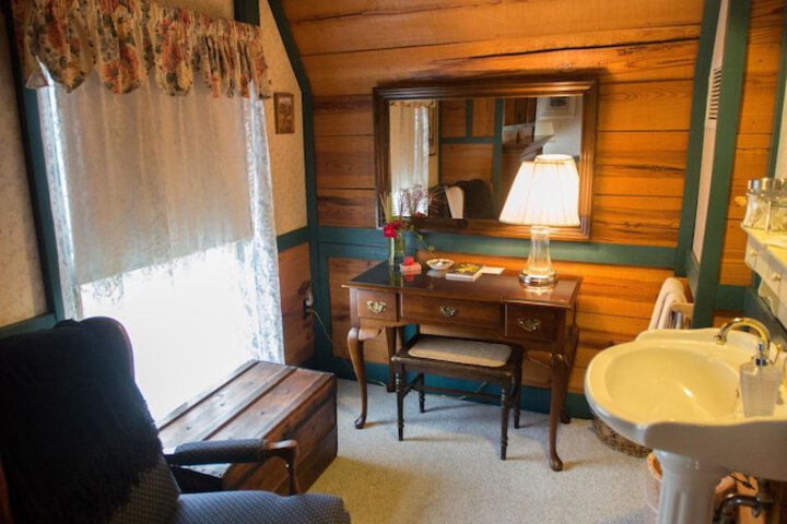Room 34 of 60