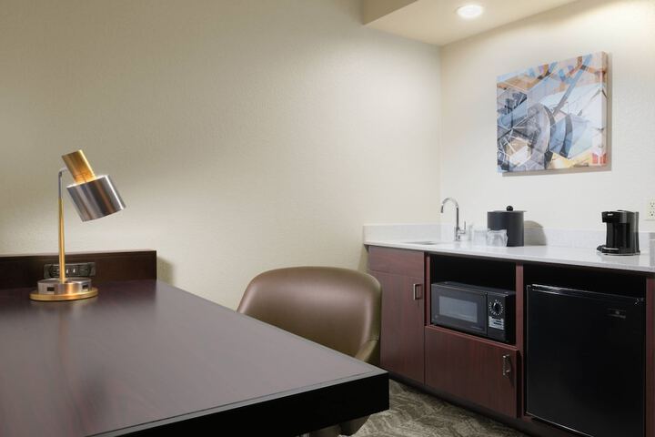 Room 9 of 25