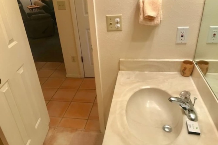 Room 16 of 17