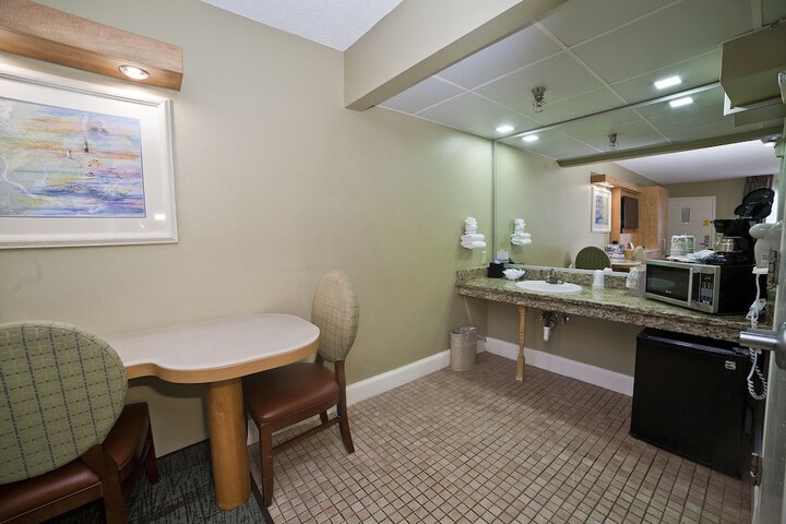 DeSoto Beach Hotel
