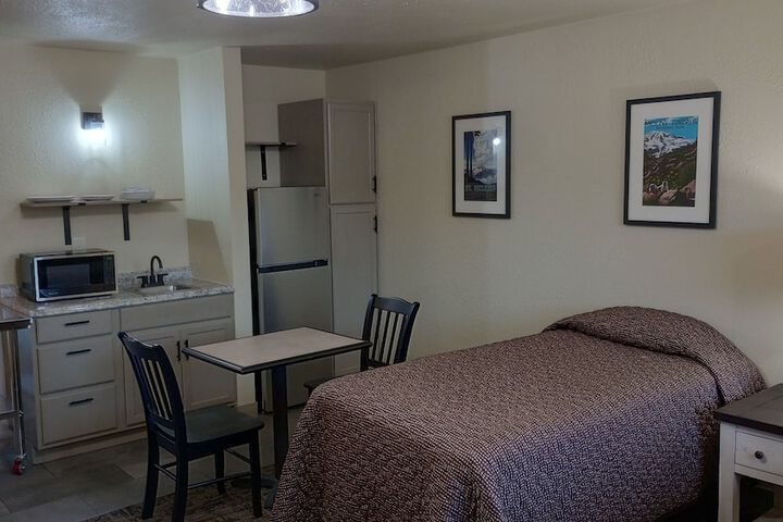 Room 79 of 128