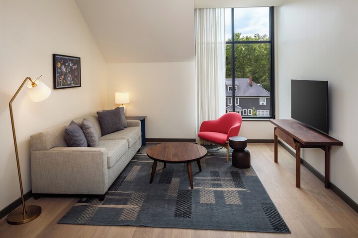 Room 9 of 28