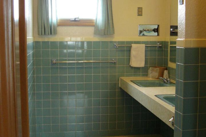 Room 10 of 38