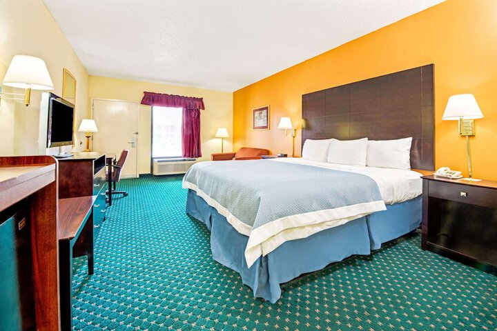 Room 17 of 23