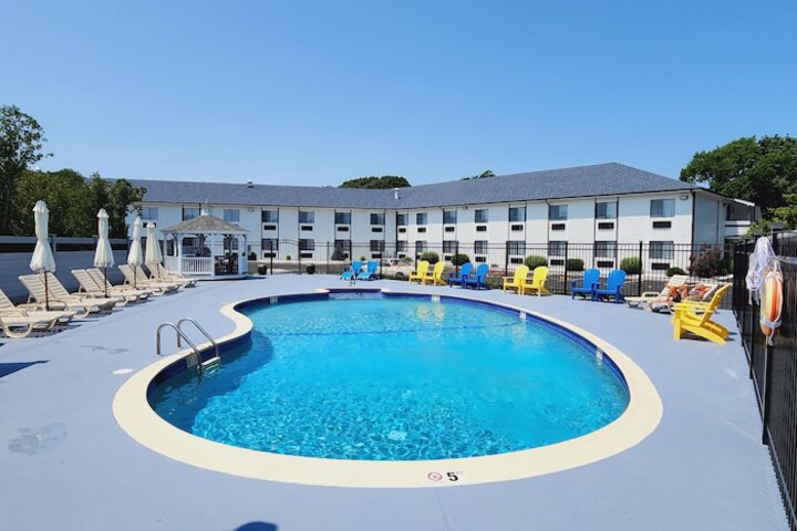 Ambassador Inn & Suites