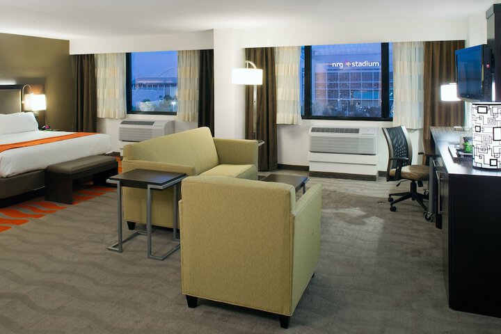 Room 10 of 27