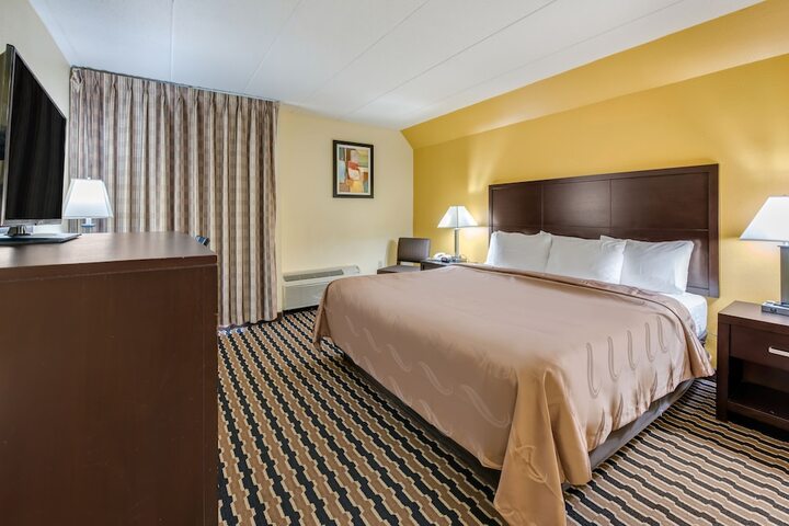 Room 33 of 37