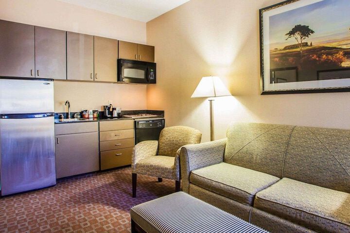 Quality Inn & Suites Peoria North