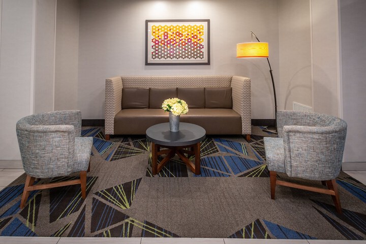 Holiday Inn Express Hotel & Suites Tupelo by IHG
