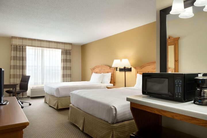 Country Inn & Suites by Radisson Grinnell, IA