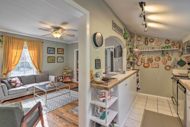 Stylish Woodfin Home w / Backyard & Fire Pit