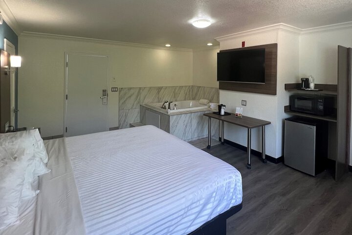 Room 27 of 33