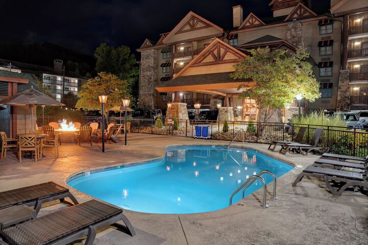 Bearskin Lodge on the River