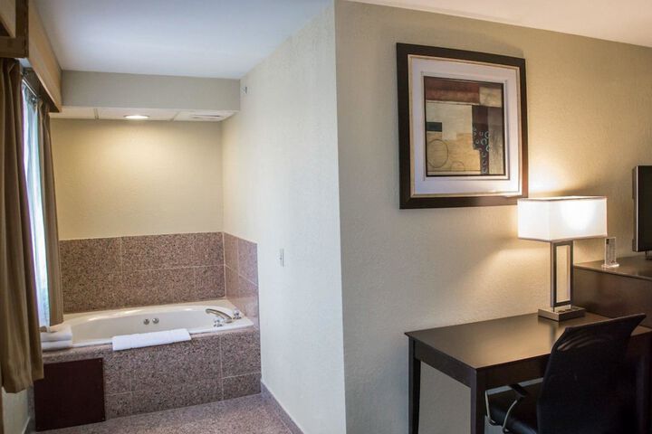 Room 14 of 32