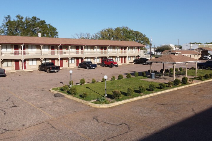 Hotel Exterior 15 of 15