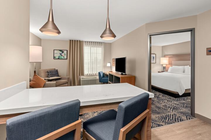 Room 16 of 28