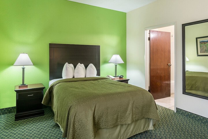 Room 33 of 42