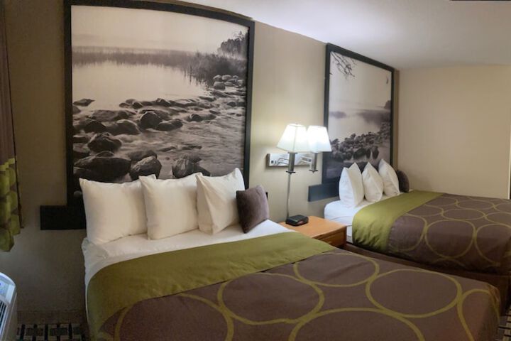 Super 8 by Wyndham Chisago City