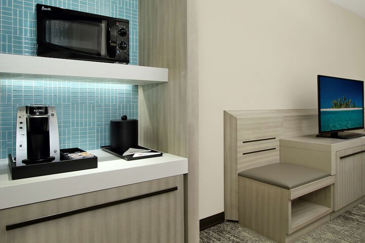 Room 15 of 38