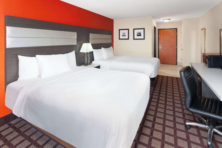 AmericInn by Wyndham Hudson