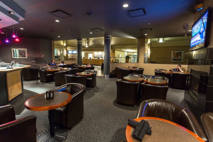 Lounge 88 of 93