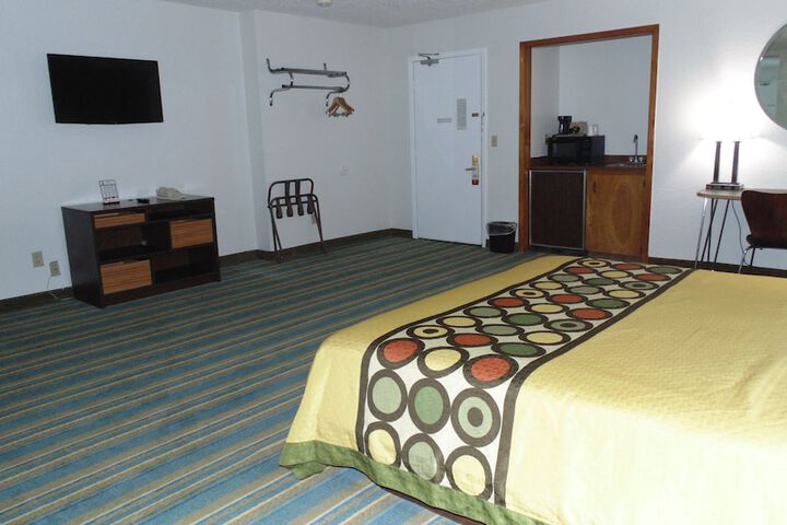 Super 8 by Wyndham Sapulpa / Tulsa Area