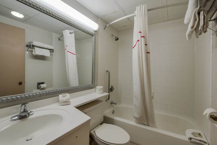 Room 33 of 51