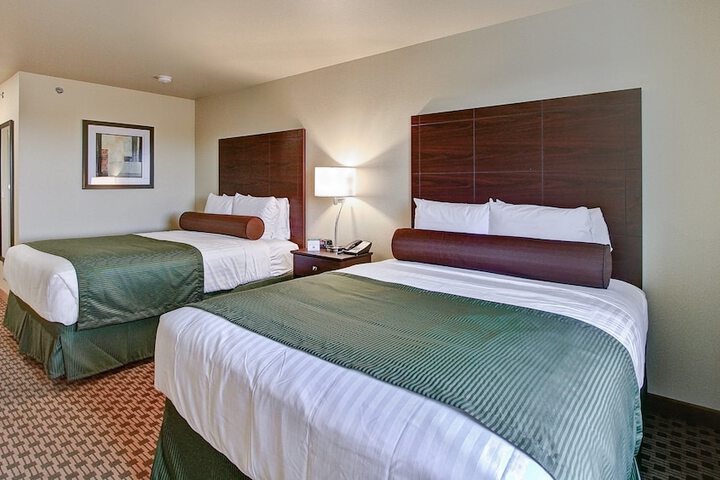 Cobblestone Hotel & Suites – Pulaski / Green Bay