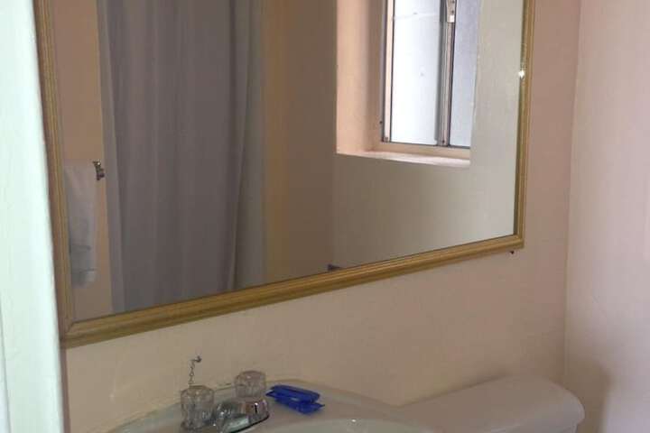 Room 34 of 40