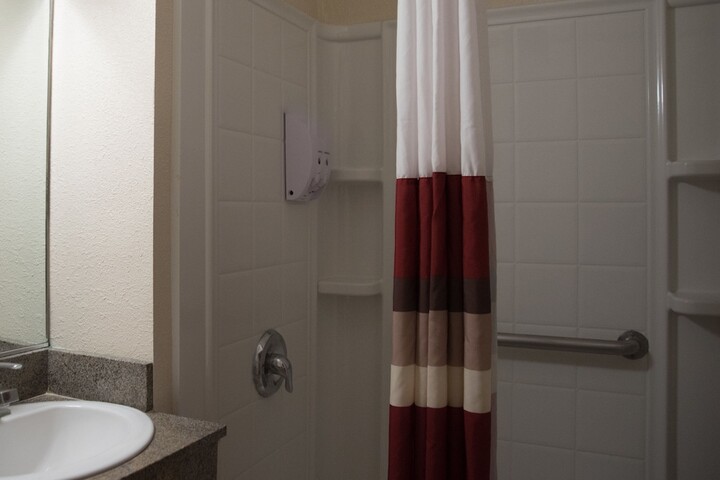 Room 24 of 34