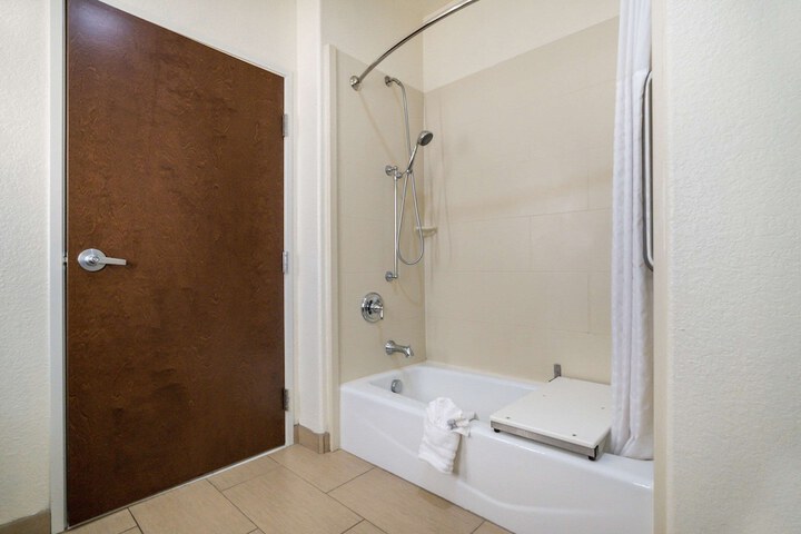 Room 44 of 59