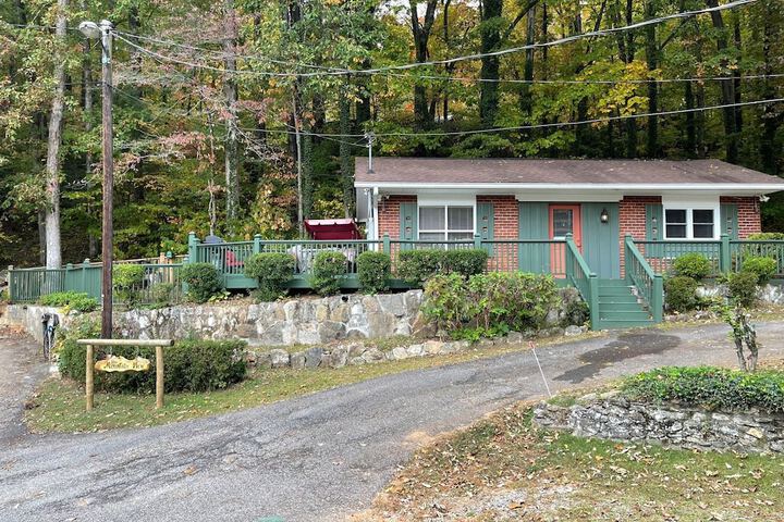 Mountain Aire Cottages Inn & Glamping