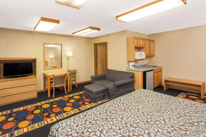 Room 8 of 15