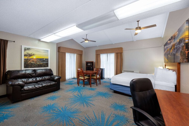 Room 21 of 31