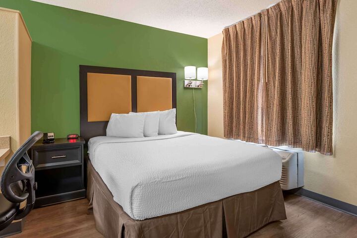 Room 10 of 33