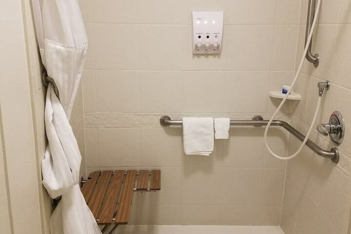 Room 16 of 36