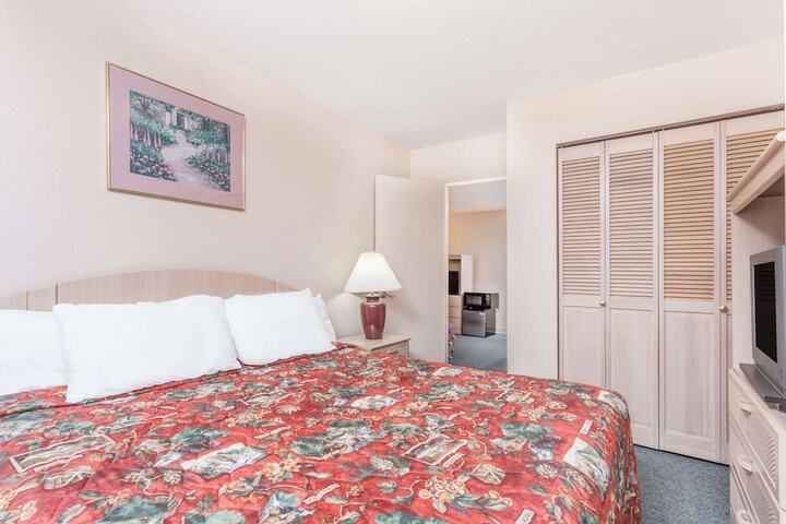 Room 8 of 15