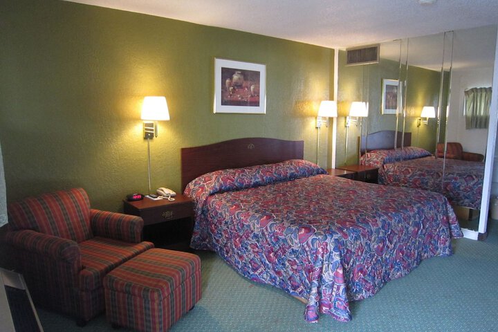 Room 12 of 26