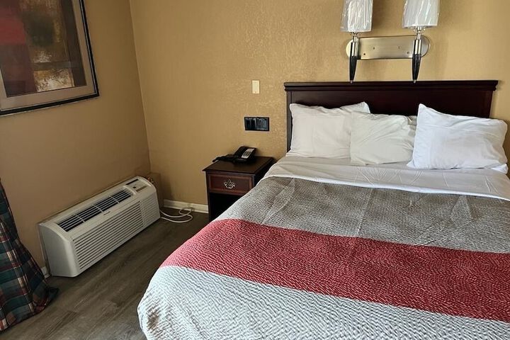 Room 8 of 12