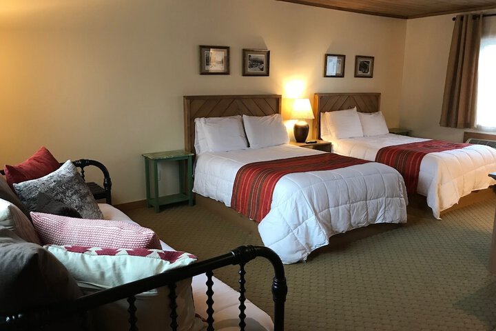 Room 9 of 18