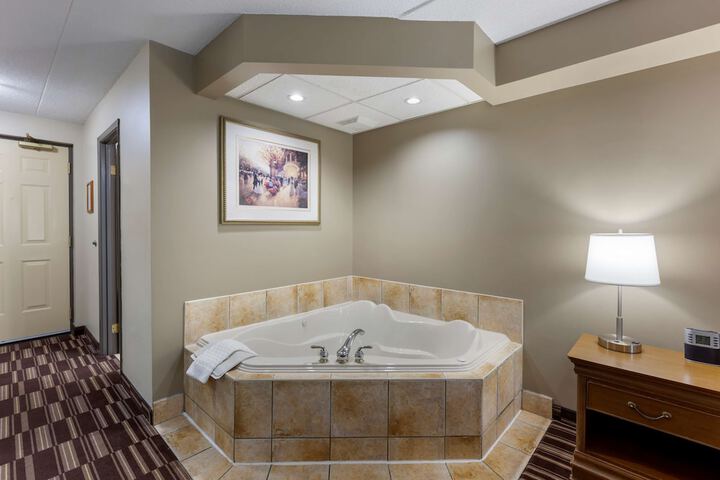 Room 4 of 28