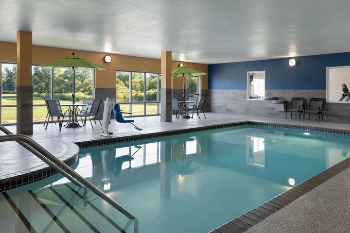 Little Crow Hotel & Conference Trademark by Wyndham