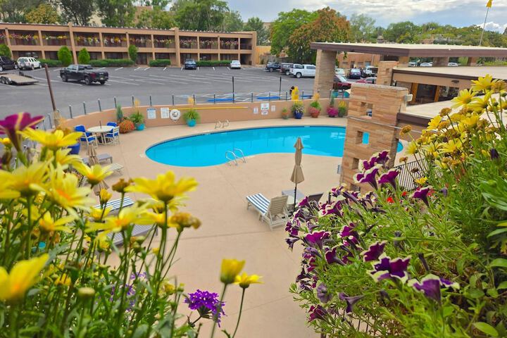 El Sendero Inn an Ascend Collection Hotel