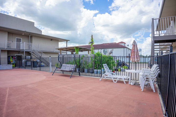 Regency Inn & Suites by OYO Bay City TX