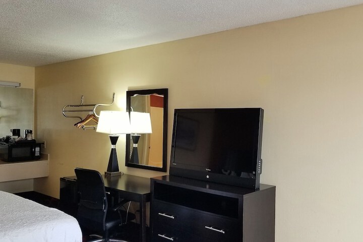 Room 30 of 46
