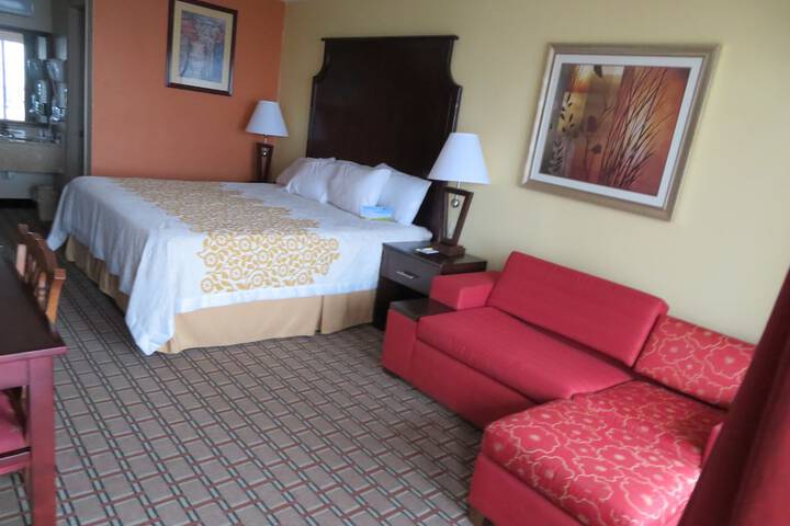 Room 16 of 80