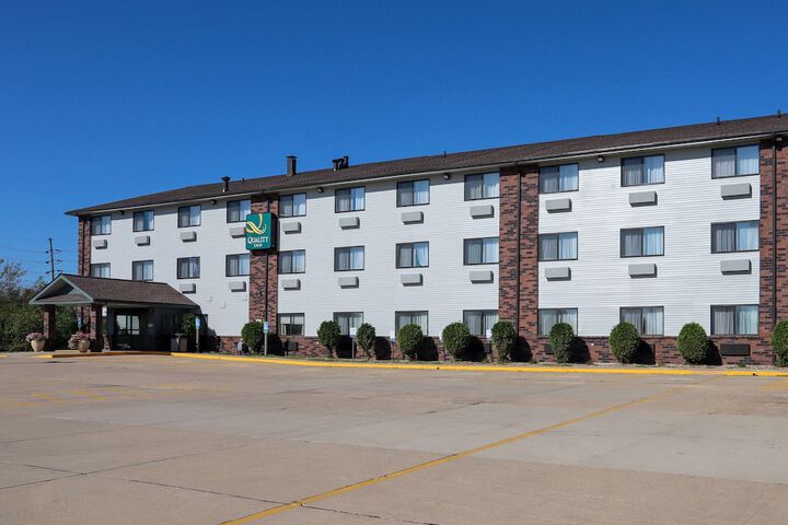 Quality Inn & Suites Bloomington I-55 and I-74